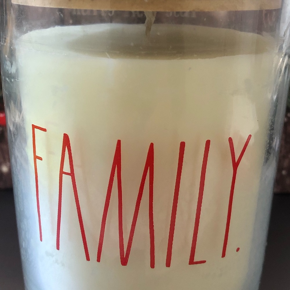 Rae Dunn 16oz candle.